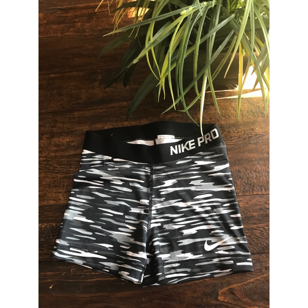 Women’s NIKE PRO black and white haze spandex (s)